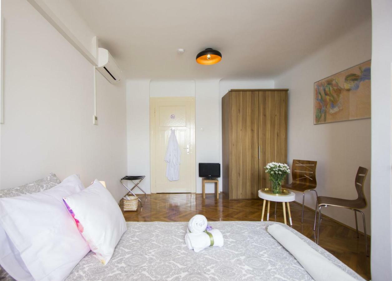 West Coast Luxury Apartment Split Exterior photo